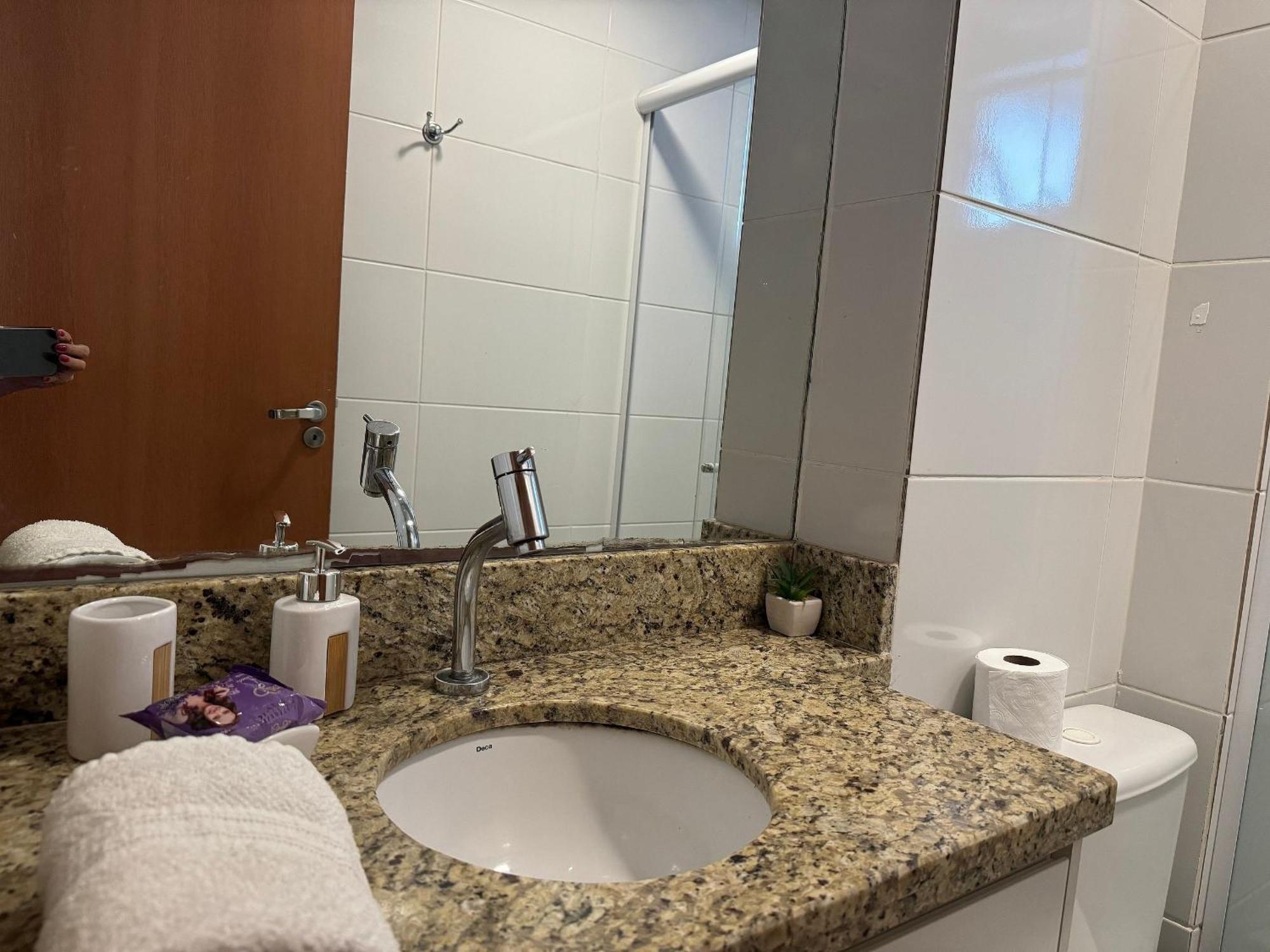 Apartamento Climatizado Ao Lado Do Premium Hosp. Goiânia Eksteriør bilde